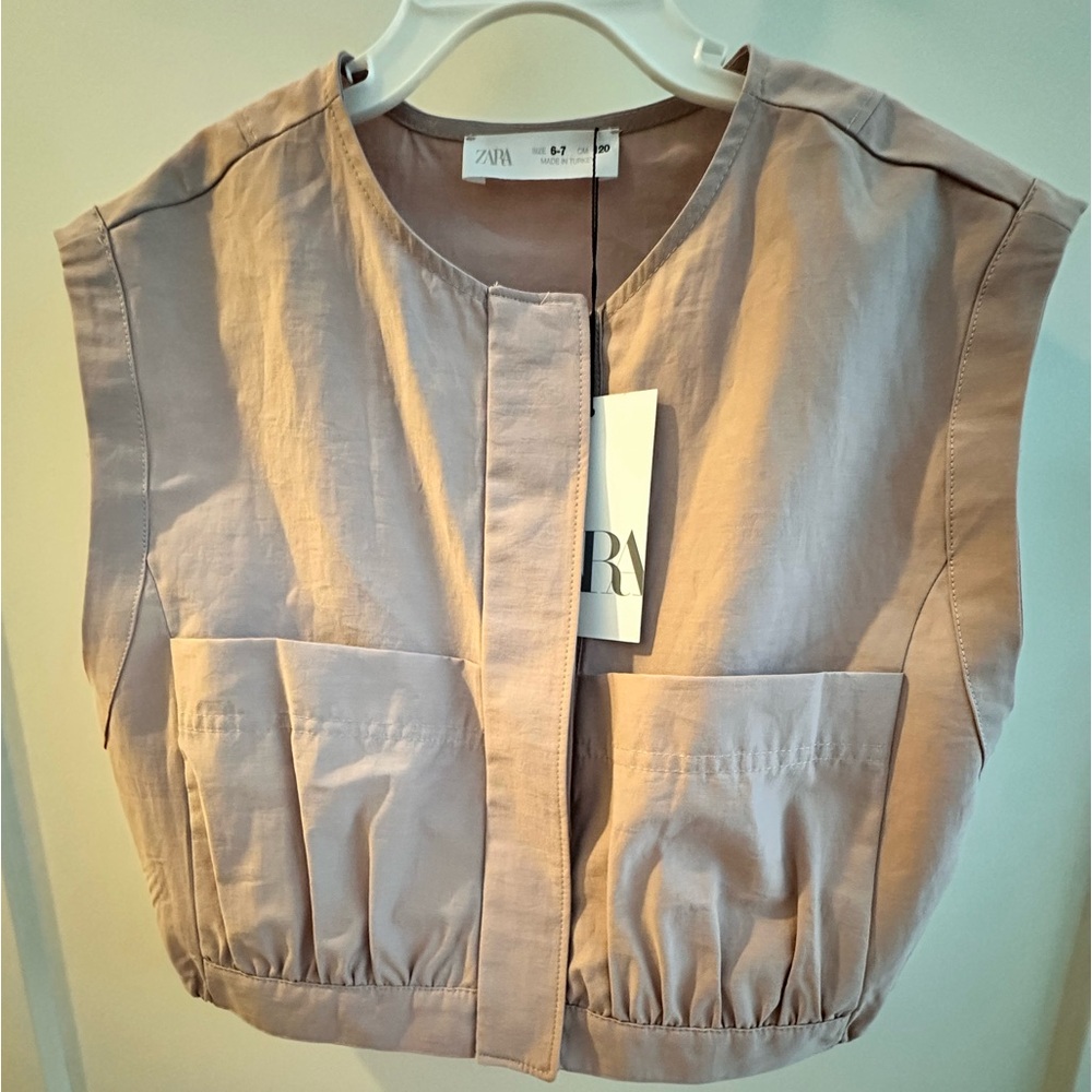 Brand New top and bottom form Zara 
Top is 6/7 
Bottom 8
